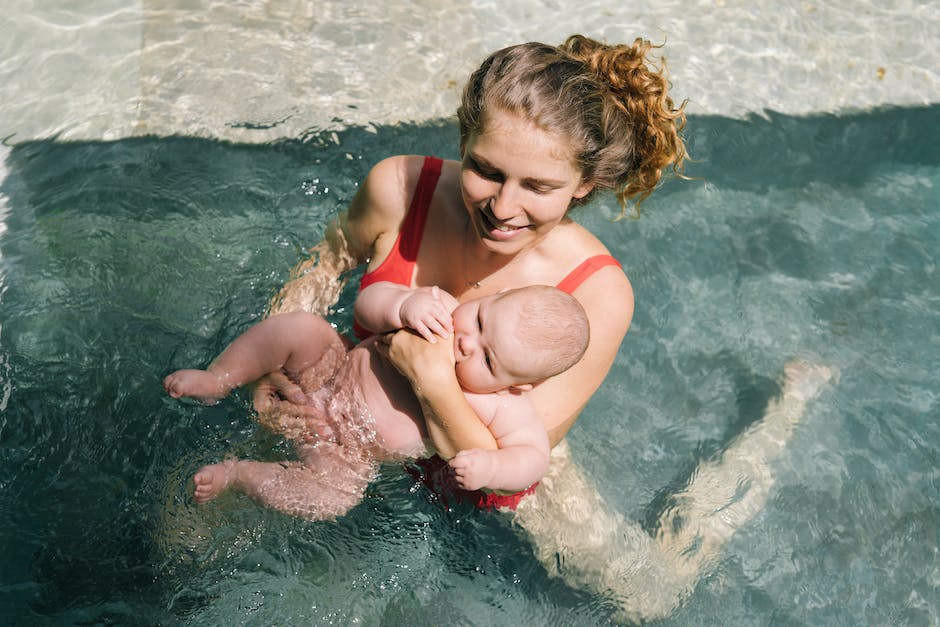  Schwimmen gehen mit Babys - Tipps und Anregungen